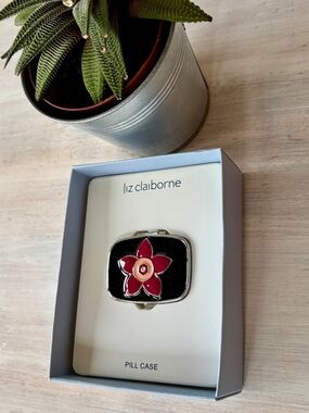 Liz Claiborne Mini Case with Black & Red Floral Design. Two‑Compartment. NEW ❤️